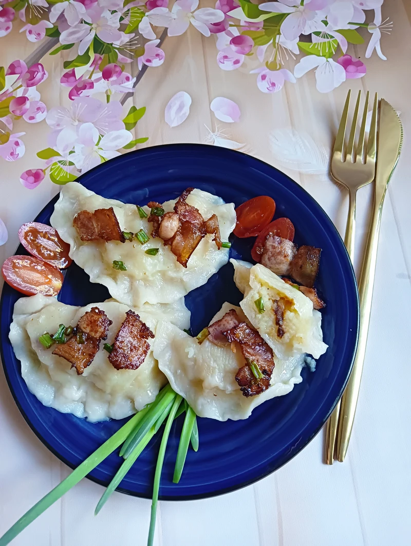 Pierogi z ziemniakami i cebulką