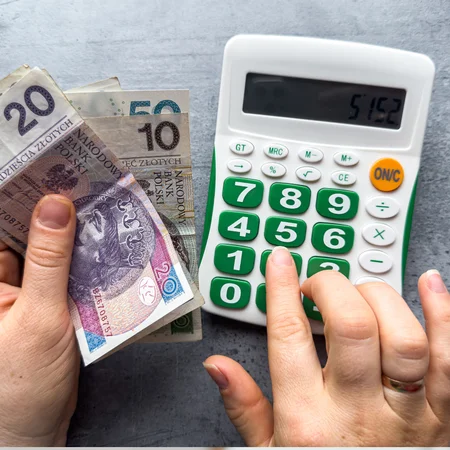 Zwrot z PIT 2025! W ten sposób pieniądze na konto trafią o wiele szybciej - warto pamiętać też o tej karcie