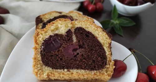 Babka z czereśniami.