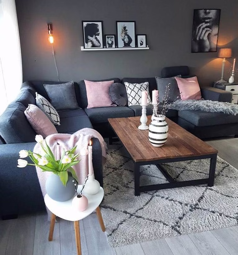 Salon z grafitową ścianą