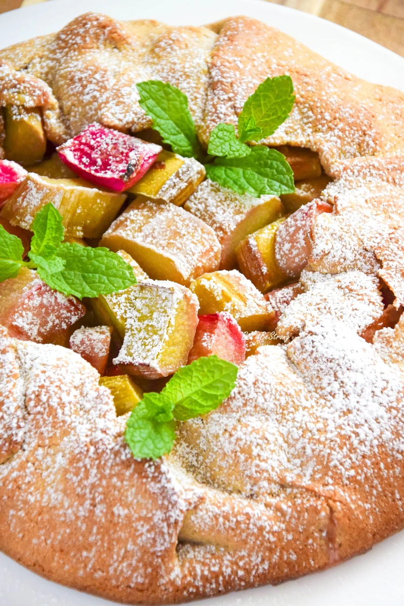 Razowa tarta rustykalna - galette z rabarbarem FIT