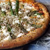 Pizza ze szparagami i słonecznikiem na grubym cieście
