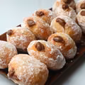 Słodkości na ostatnią chwilę? Oto ekspresowe pączki bez drożdży – gotowe w 15 minut!