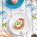 Tosty z awokado, jajkiem w koszulce i szynką szwarcwaldzką