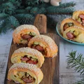 Paszteciki z kiełbasą, ogórkiem kiszonym i serem