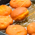 Zrób to zaraz po usmażeniu – pączki nie będą gumowe!
