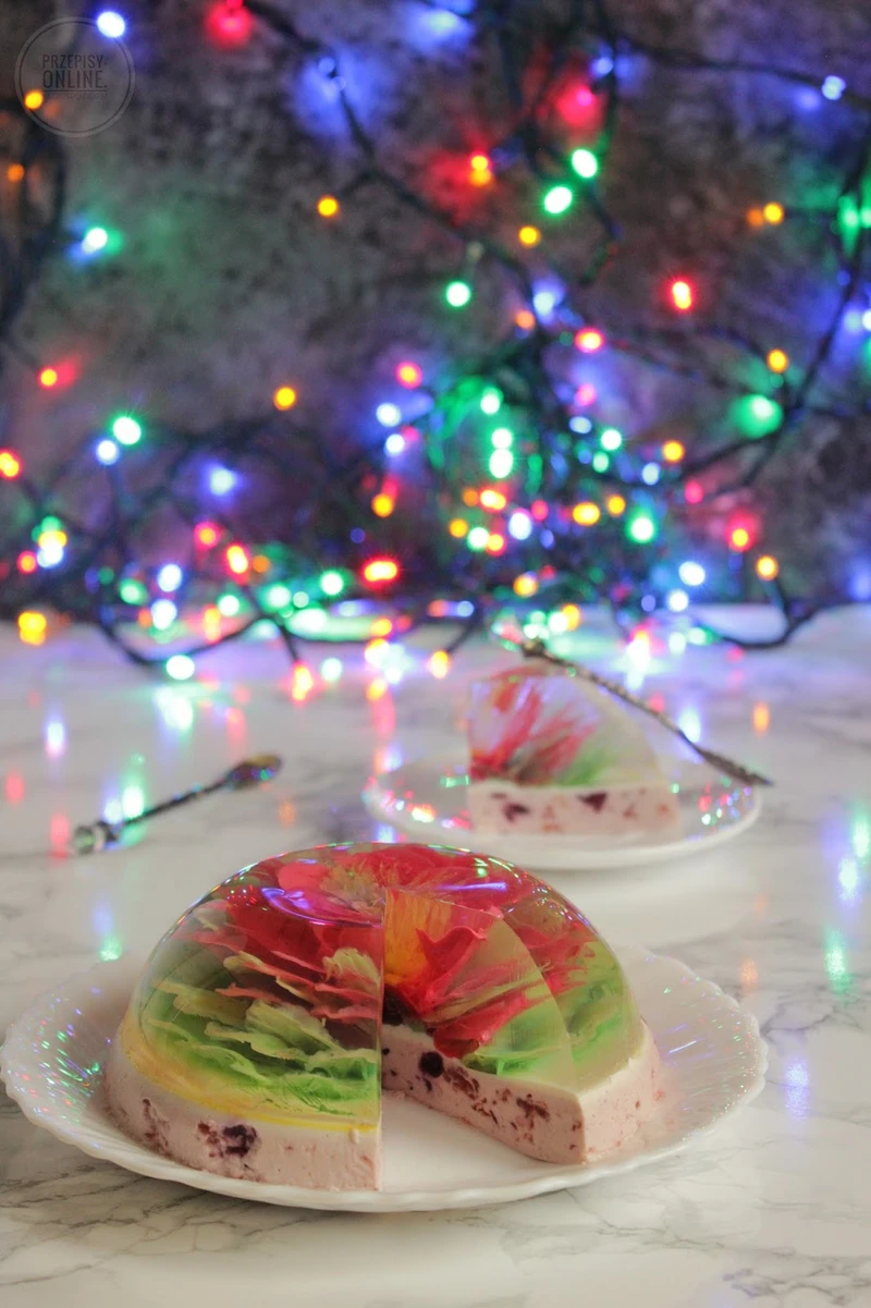 Truskawkowa panna cotta z żelatynowym kwiatem