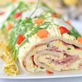 Rolada kanapkowa z pastą jajeczną i salami