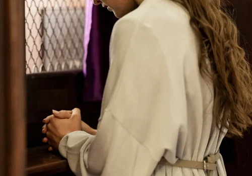 Zakaz spowiedzi dzieci poniżej 18. roku życia? Komisja sejmowa zajęła się petycją!