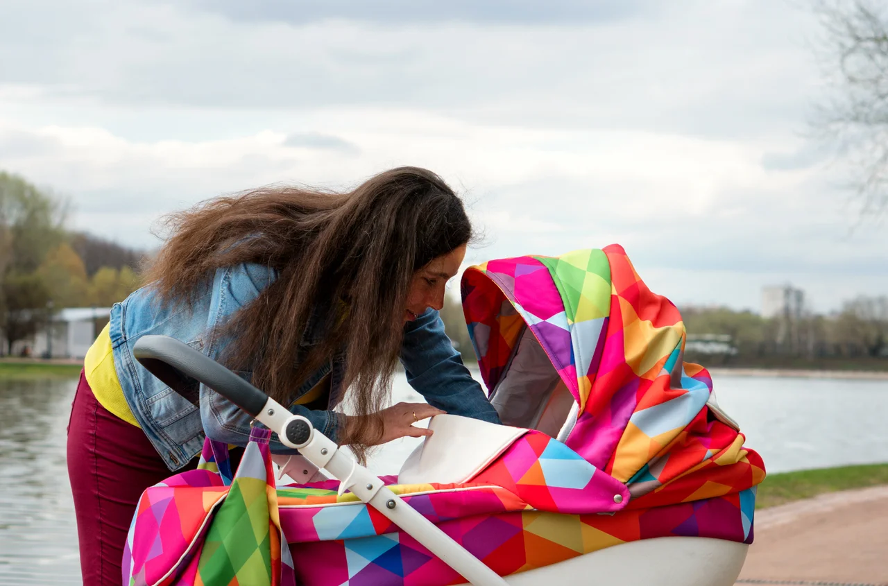 1100 zł miesięcznie zamiast 800 plus! Nowa kwota świadczenia dla tych rodziców i bez względu na dochody