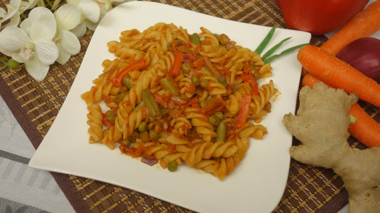 Makaron z warzywami i masala – Indyjskie Smaki