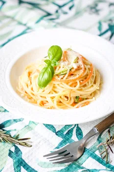 Spaghetti z cukinią i marchewką – palce lizać!