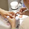Bezpieczny manicure – jak dbać o zdrowie w salonie kosmetycznym