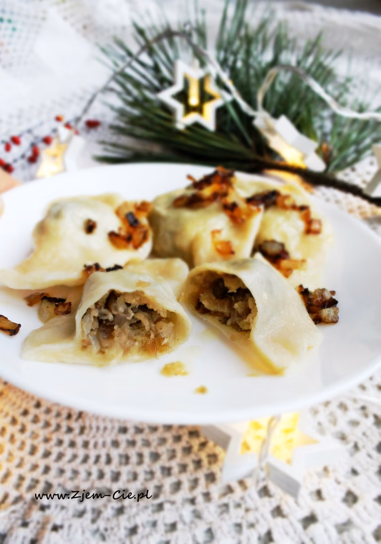 Pierogi z kapustą i grzybami – uniwersale ciasto i kilka słów o mrożeniu