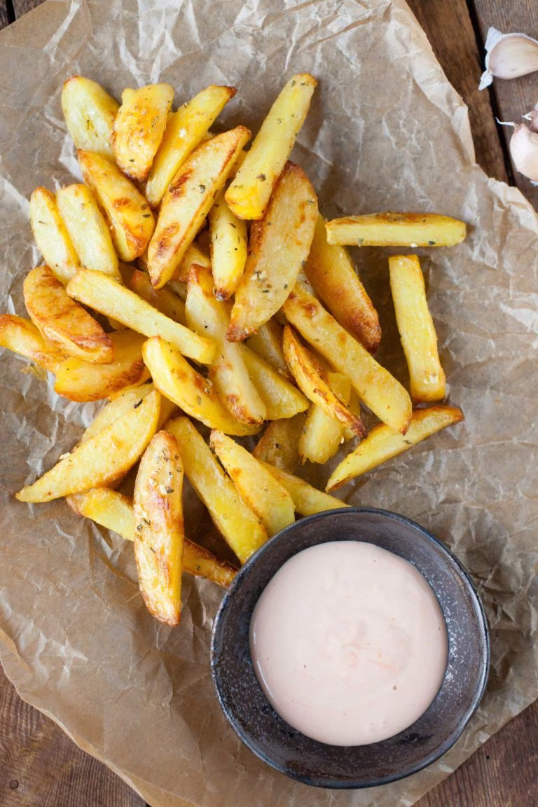 Pieczone frytki z czosnkiem i oregano