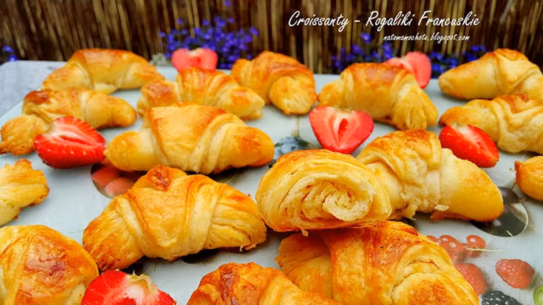 Croissants - Domowe Maślane Rogaliki