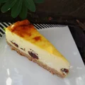 Sernik z suszonymi śliwkami który nie opada