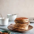 pancakes z masłem orzechowym