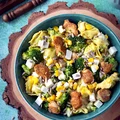 Sałatka z tortellini, kurczakiem i brokułem 2