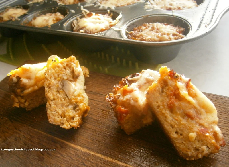 Muffinki z mięsa mielonego z dwoma farszami