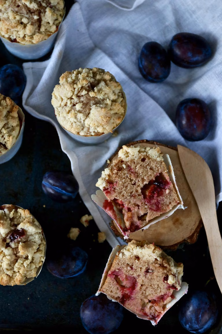 Muffinki ze śliwkami i kruszonką
