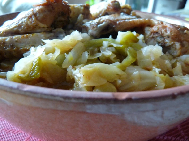 Bigos na pieczonych skrzydełkach
