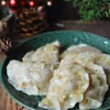 Pierogi z czerwoną soczewicą, kiszoną kapustą i grzybami