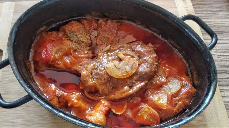 Karkówka w ketchupie, czyli jak uratować mięso na grilla, który się nie odbędzie
