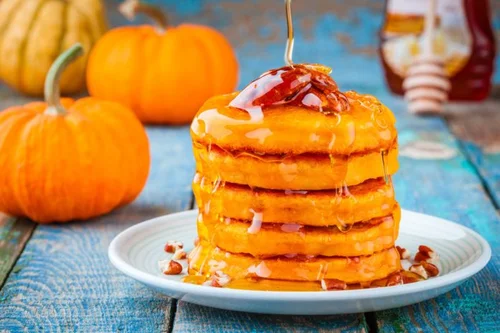 Pancakes z miodem i orzechami