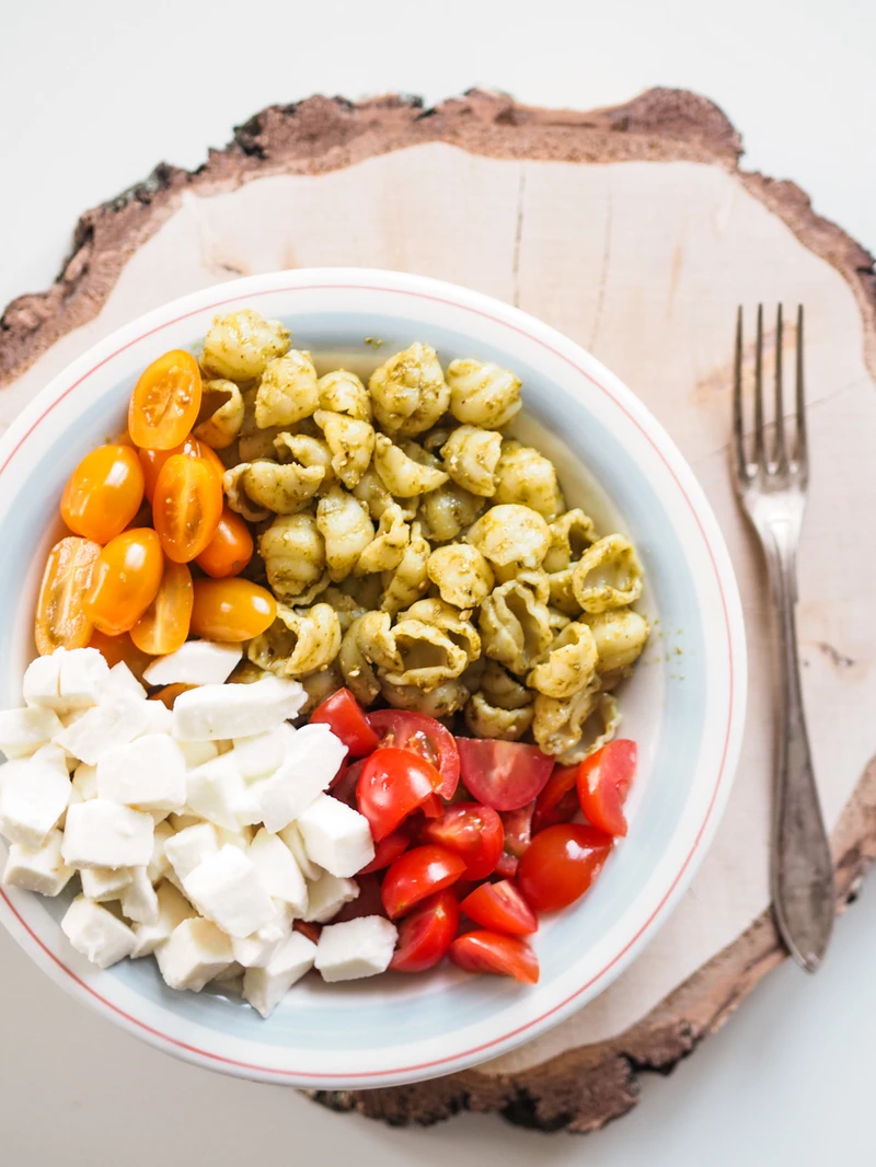 Sałatka makaronowa z pesto