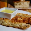 PALUSZKI RYBNE W KOKOSIE Z SOSEM Z KURKUMĄ I CURRY