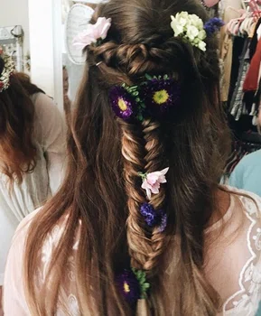 Kwiaty we włosach