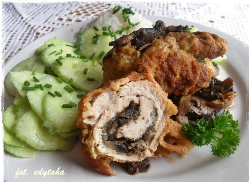 Roladki z pieczarkami na pieczarkach
