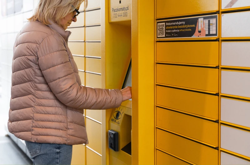 InPost wprowadził nową usługę! Klienci zamiast wyrzucać do śmieci, mogą umieścić w Paczkomacie