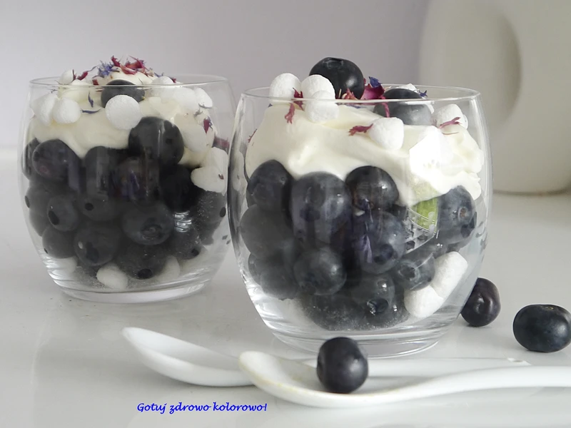 Borówkowy Eton Mess