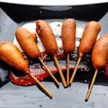 Parówki w cieście kukurydzianym - Pobite Patelnie