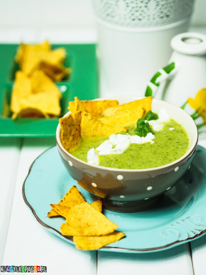 Zupa krem z cukinii z nachos