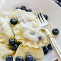 Pierogi z jagodami! + Przepis na idealne ciasto pierogowe.