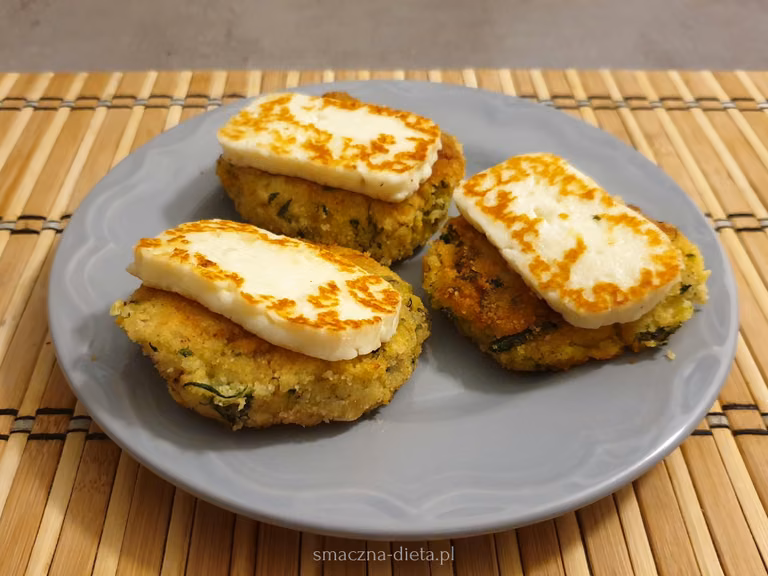 Wegetariańskie burgery jaglano-cukiniowe
