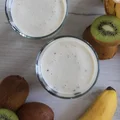 Koktajl kiwi – banan (na kefirze)