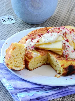 OMLET Z RICOTTĄ, JABŁKIEM I KORZENIEM MACA