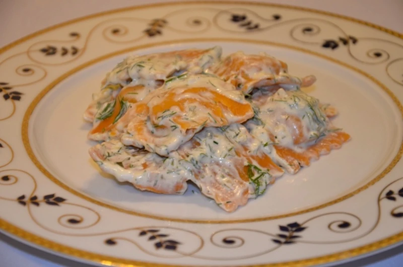 Ravioli z sosem koperkowym