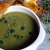 Krem z brokuła i szpinaku z serowymi grzankami