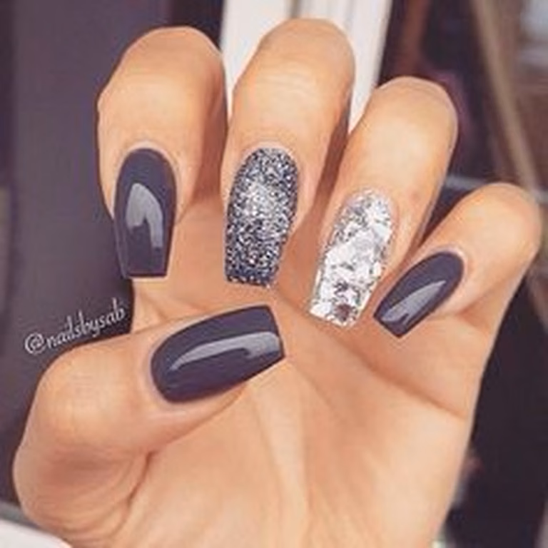 Manicure z brokatem