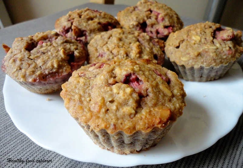 Muffinki owsiane z truskawkami i orzechami