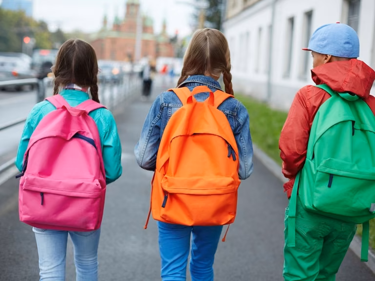 Obostrzenia w szkołach. Jakie zasady panują w szkołach w związku z COVID-19?