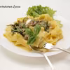 Makaron pappardelle z cukinią, szynką parmeńską i zielonym pesto