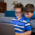 KONIEC z nieodpowiednimi treściami dla dzieci! Nowe prawo ZMIENI internet!
