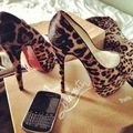 Szpilki Louboutin w panterkę