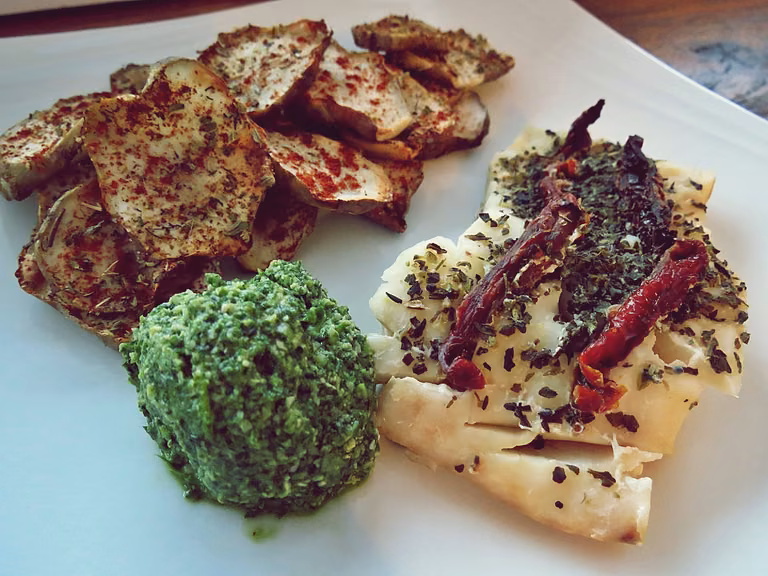Pesto z nerkowców i rukoli oraz dorsz pieczony z suszonymi pomidorami, czyli prosto i wykwintnie
